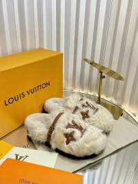 Picture of Louis Vuitton Slippers _SKULVsz35-39mnq1128507